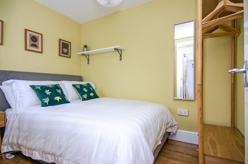 Cosy Lichfield Apartment المظهر الخارجي الصورة